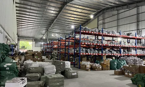 Hà Nội: Phát hiện kho chứa 2.000 máy tính bảng, iPhone không rõ nguồn gốc