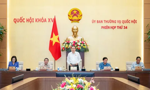 Khai mạc phiên họp thứ 34 của Ủy ban thường vụ Quốc hội