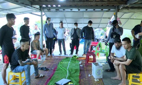 Bắt 16 đối tượng đánh bạc ở khu vực chòi canh hồ nuôi tôm, thu giữ gần 1 tỷ đồng