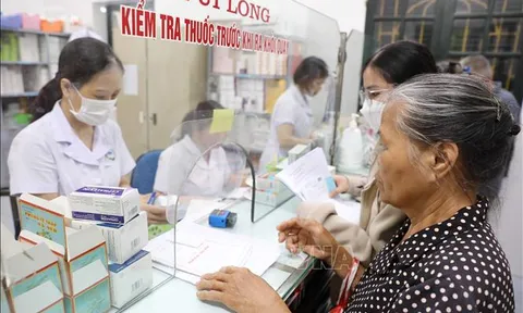 Phó Thủ tướng chỉ đạo xử lý vướng mắc, bảo đảm cung ứng đầy đủ thuốc