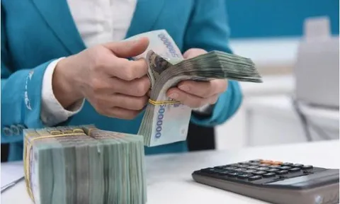 Từ 1/7, bốn trường hợp buộc phải ra ngân hàng nếu chuyển khoản trên 10 triệu đồng