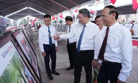 Tuần lễ trưng bày ảnh Luật gia Việt Nam với biển, đảo quê hương