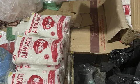 Bắt 2 phụ nữ buôn bán mì chính giả ở Hà Nội
