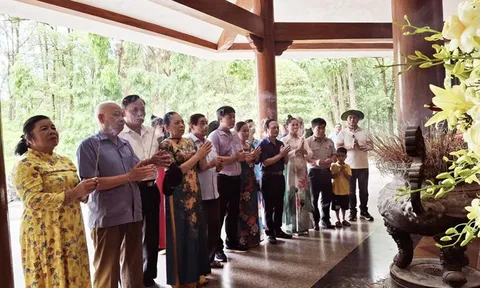 Xây dựng thêm lòng yêu nước, tác phong đạo đức của người luật gia