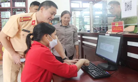 Từ 1/8, người dân có thể đăng ký, bấm biển số xe trên cổng dịch vụ công hoặc VNeID