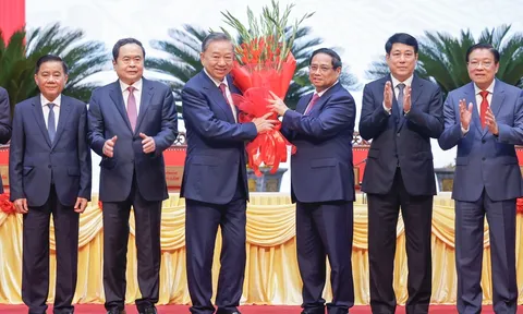 Tổng Bí thư, Chủ tịch nước Lào chúc mừng Tổng Bí thư, Chủ tịch nước Tô Lâm
