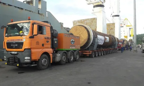 Xe quá khổ, quá tải phải có cảnh báo cho người, phương tiện tham gia giao thông khác