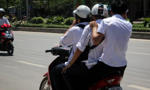 Từ 1/1/2025, bổ sung thêm trường hợp chở 3 người trên xe máy không bị phạt