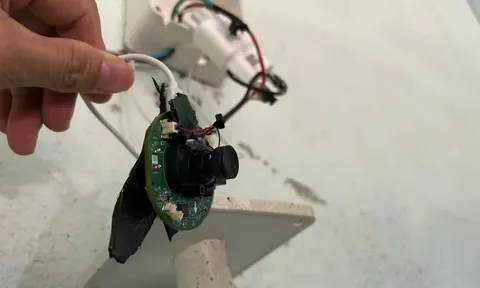 Phát hiện thiết bị nghi camera trong phòng tắm của nữ sinh viên ở Đắk Lắk