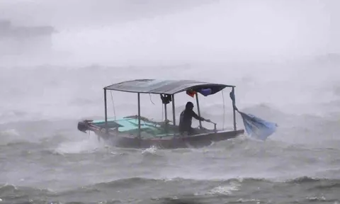 Đất nước bên bờ sóng