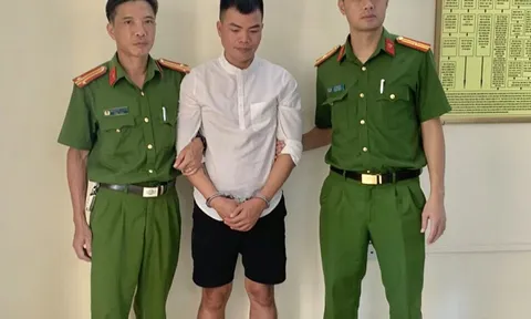 Bắt đối tượng truy nã dưới vỏ bọc hướng dẫn viên du lịch