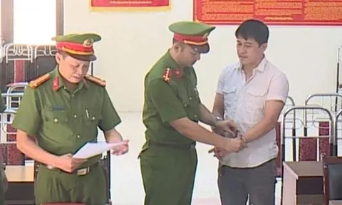 Bắt cán bộ địa chính phường ở Thanh Hoá vì làm giả giấy phép xây dựng
