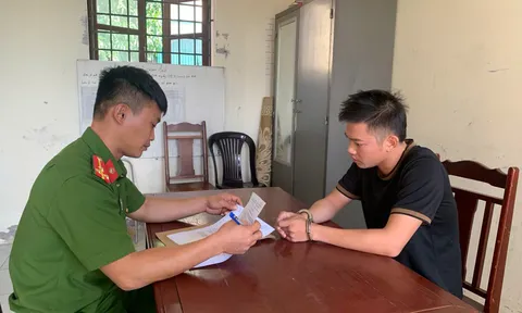 Bắt đối tượng dùng dao đe dọa bà chủ cửa hàng điện thoại để cướp tài sản