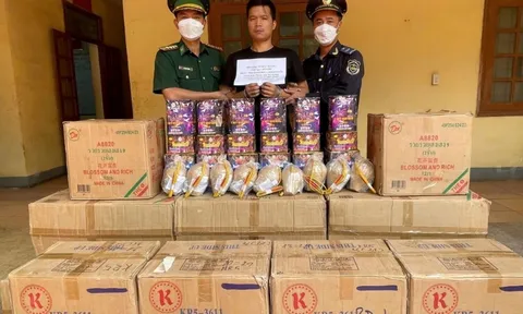 Bắt giữ đối tượng vận chuyển hơn nửa tấn pháo từ Lào về Việt Nam tiêu thụ
