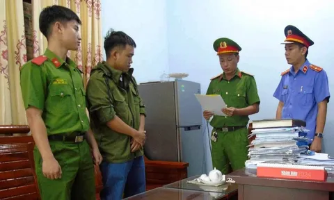 Bắt Trưởng bưu cục Công ty Giao Hàng Nhanh ở Quảng Bình vì tham ô tài sản