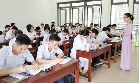 Tiêu chuẩn xét thăng hạng giáo viên THPT hạng I, II áp dụng từ 15/12/2024
