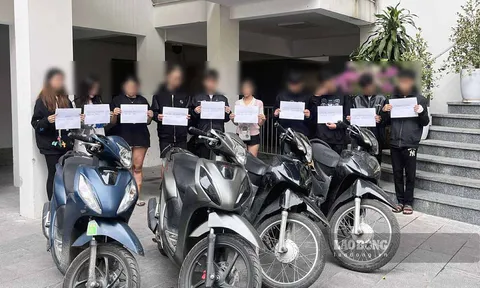 Tạm giữ nhóm 'quái xế' tông tử vong cô gái chờ đèn đỏ ở Hà Nội