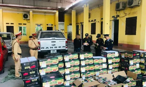 Phát hiện xe ô tô vận chuyển 1,1 tấn xúc xích không rõ nguồn gốc ở Lạng Sơn