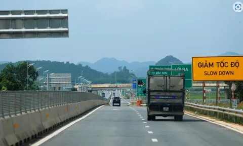 Từ 1/1/2025, vận tốc lưu thông tối đa trên đường cao tốc là 120km/h