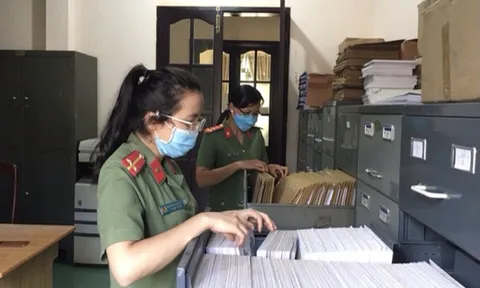 Bố trí cán bộ chuyên trách thực hiện lưu trữ tài liệu hình thành phổ biến trong Công an nhân dân