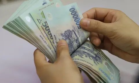 Truy tố nhóm đối tượng cho vay nặng lãi 912,5%/năm, đe dọa giết người
