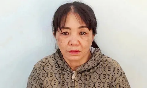 Khởi tố mẹ nuôi tạt nước sôi vào người bé gái 12 tuổi vì làm mất vé số