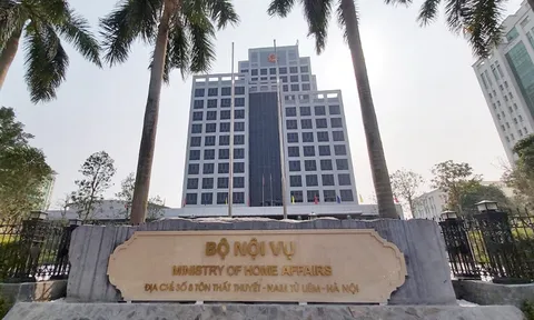 Bộ Nội vụ thông tin chính thức về chế độ, chính sách đối với công chức, viên chức sau sắp xếp bộ máy