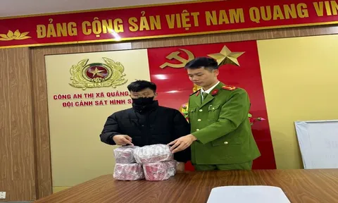 Bắt quả tang đối tượng tàng trữ pháo nổ ở Quảng Ninh