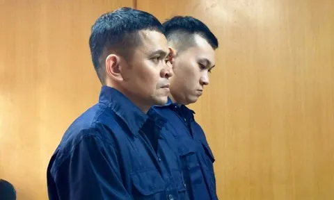 Báo tin kiểm tra cho chủ quán bar Phương Lâm, 2 cựu công an lĩnh án tù