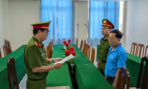 Khởi tố nguyên Chủ tịch Liên đoàn lao động huyện ở Trà Vinh