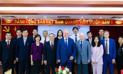 Góp sức vào thế trận đối ngoại vững chắc, bảo vệ lợi ích quốc gia - dân tộc