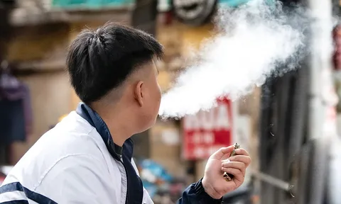 Đề xuất phạt 2 triệu đồng, báo về cơ quan nếu hút thuốc lá điện tử