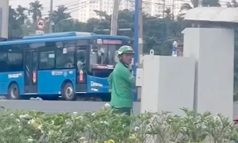 Triệu tập người đàn ông tự ý điều chỉnh đèn giao thông ở TP.HCM