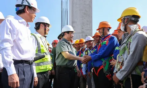 Thủ tướng chỉ đạo hỗ trợ người lao động làm việc trên công trường dịp Tết
