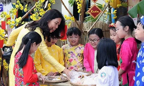 Những lời chúc Tết Ất Tỵ 2025 ý nghĩa dành cho thầy cô giáo