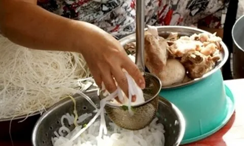 Không sử dụng găng tay khi bán thực phẩm chín bị phạt bao nhiêu tiền?