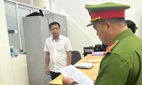 Bắt giữ cán bộ địa chính phường cho xây nhà trái phép để trục lợi