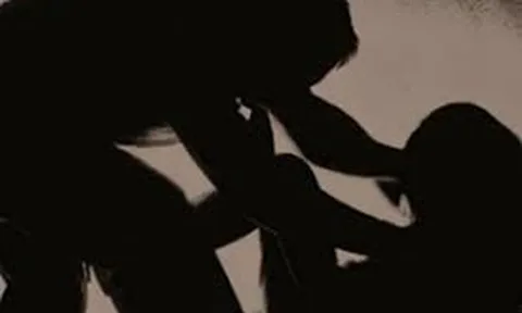 Khởi tố thiếu niên dùng ảnh 'nóng' ép bé gái 12 tuổi quan hệ tình dục