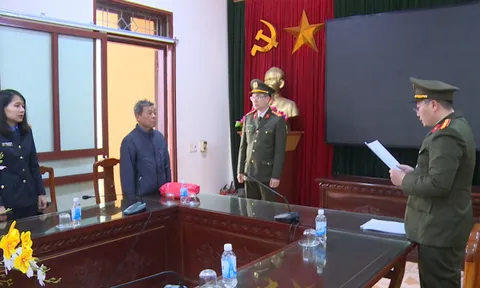 Khởi tố 2 đối tượng làm giả giấy tờ của quân đội để hưởng chế độ