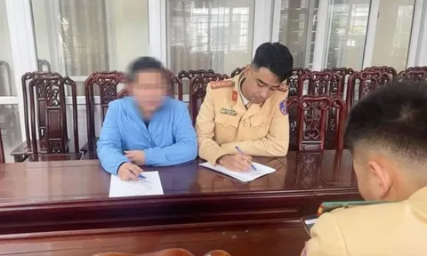 Xử phạt tài xế dán băng keo thay đổi biển số xe để tránh phạt nguội