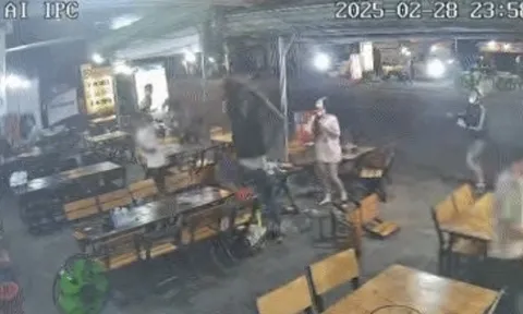 Truy xét các đối tượng cầm hung khí xông vào quán nhậu chém người ở TP.HCM