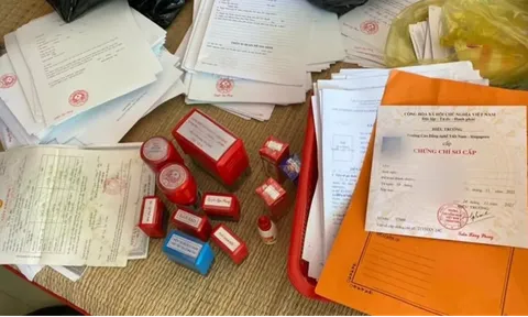 Khởi tố 2 đối tượng sử dụng tài liệu giả lập hồ sơ đề nghị hưởng chế độ