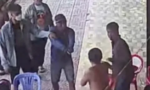 Xông vào nhà dân đánh người do mâu thuẫn từ chơi xóc đĩa