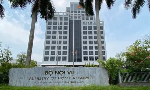 Bộ Nội vụ đề nghị tạm dừng giải quyết chế độ cho cán bộ không tái cử, tái bổ nhiệm