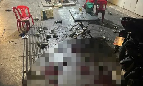 Nam thanh niên 19 tuổi bị kẻ lạ mặt đâm tử vong khi ngồi nhậu vỉa hè