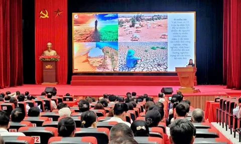 Hội Luật gia Tp.Hải Phòng phối hợp tuyên truyền pháp luật cho 400 cán bộ huyện Kiến Thụy