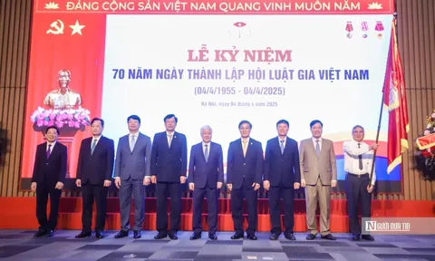 Hội Luật gia Việt Nam đón nhận Huân chương Lao động hạng Nhất