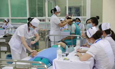 Khẩn trương đề xuất nâng mức phụ cấp ưu đãi nghề đối với viên chức y tế