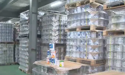 Khởi tố, bắt tạm giam 8 đối tượng sản xuất, buôn bán sữa giả