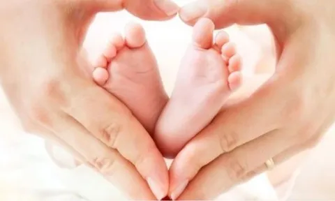 Theo quy định mới nhất, nhận con nuôi dưới 6 tháng tuổi có được hưởng chế độ thai sản?